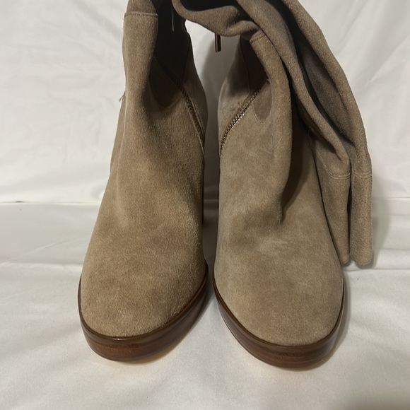 Michael Kors beige suede knee high boots size 9 - Picture 3 of 13